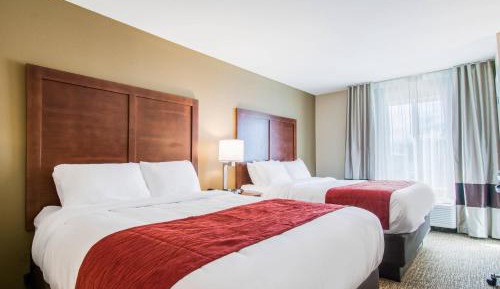 Queen Suite with Two Queen Beds and Sofa Bed - Non-Smoking