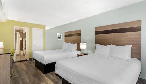 Queen Room with Two Queen Beds and Kitchen - Non-smoking