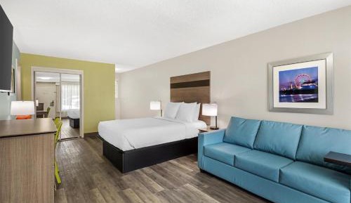 One Bedroom Queen Suite with Two Queen Beds with Kitchen - Non-smoking