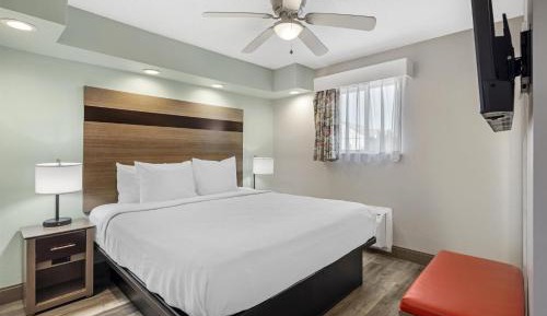 Two-Bedroom Apartment with Two King Beds and Sofa Bed