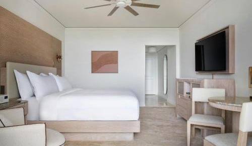 King Room - Limited View, Low Floor 