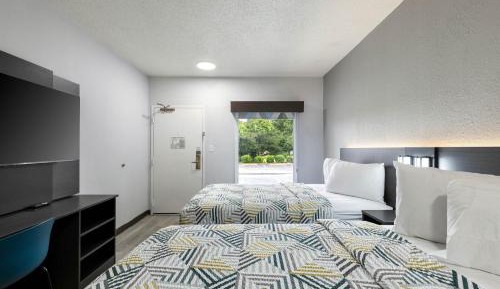 2 Full Beds | Non-Smoking, Micfridge