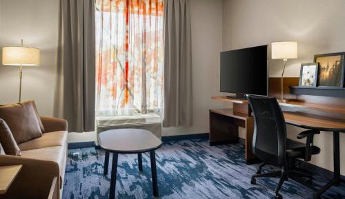 King Room with Roll-In Shower - Mobility Accessible