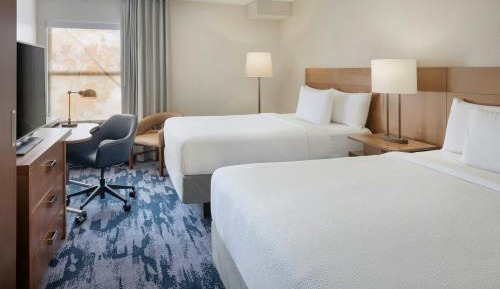 Queen Room with Two Queen Beds and Roll-In Shower - Mobility Access