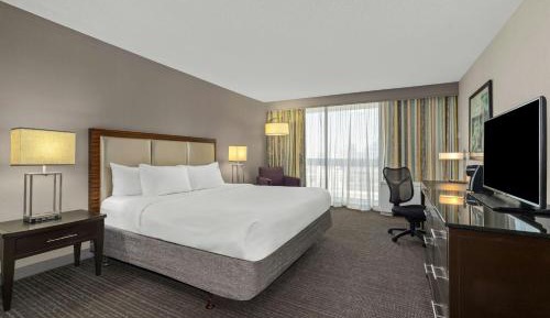 King Room with Bath Tub - Mobility Accessible