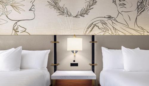 Luxury Room 2 Queens