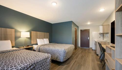 QUEEN SUITE TWO QUEEN BEDS W DISHWASHER (DISHES/COOKWARE INCLUDED)