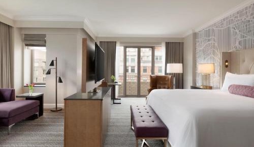 Capital Corner King Suite