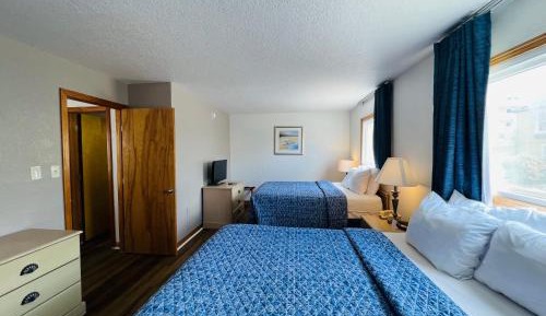 Queen  Suite with Two Queen Beds - Non Smoking - Oceanfront