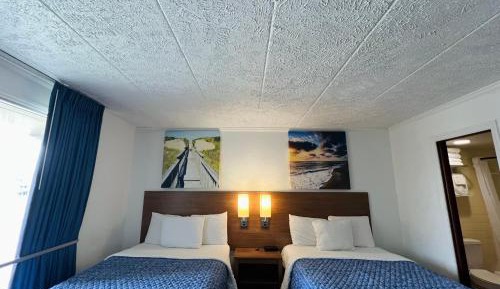 Double Room with Two Double Beds and Street View - Non-Smoking