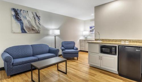 Queen Suite with Two Queen Beds, Sofa Bed, Living Room and Wet Bar - Non-Smoking