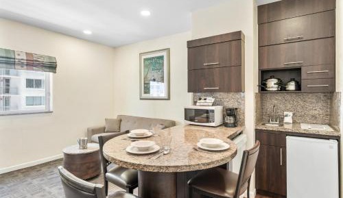 Premium King Suite