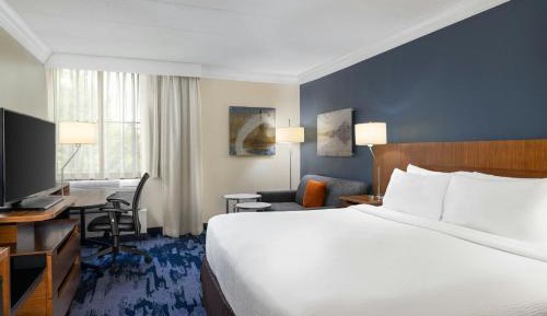King Suite with Sofa Bed - Hearing Accessible