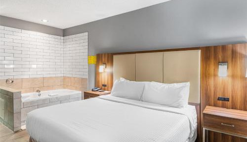 King Suite with Spa Bath - Non-Smoking