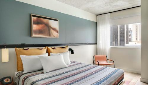 King Room with City View - Hearing Accessible