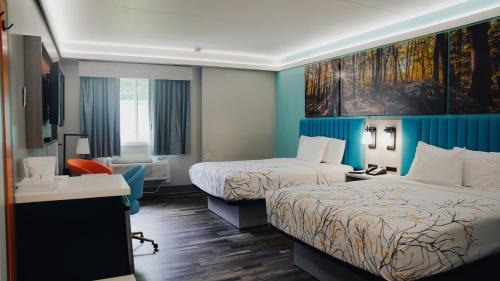 Queen Room with Two Queen Beds - Non-Smoking