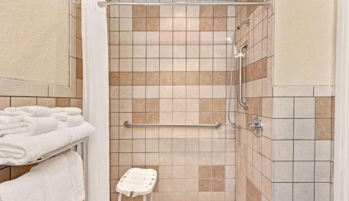 Deluxe Queen Room with Two Queen Beds - Disability Access - Non-Smoking