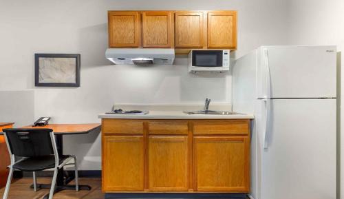 1 Full Bed | ADA/Tub/Smoking/Kitchen