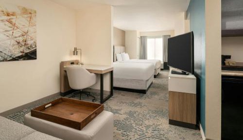Queen Suite with Two Queen Beds and Trundle Sofa - Hearing Accessible