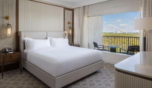 Deluxe King Suite with Balcony