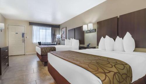 Queen Room with Two Queen Beds and Bath Tub - Mobility Accessible