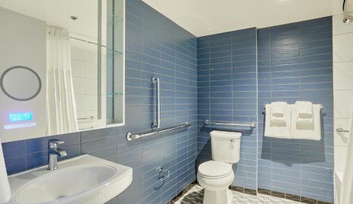 Quadruple Room with Two Queen Beds and Roll-In Shower - Disability Access/Non Smoking