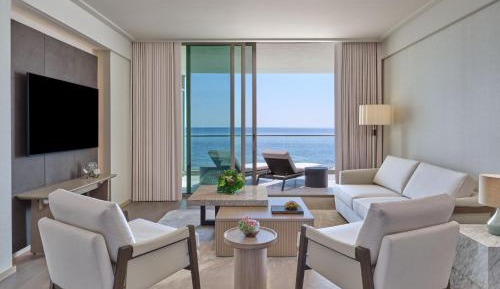 John Jacob Astor King Suite with Sofa Bed - Oceanfront