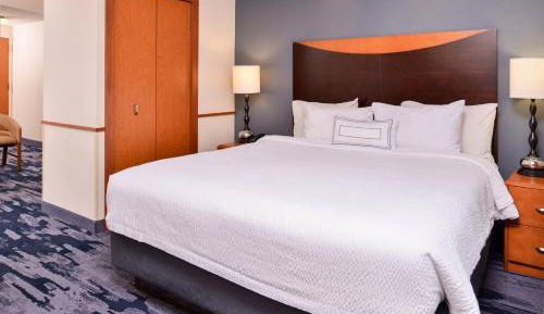 Studio with King Bed, Bathtub and Sofa Bed - Mobility Access/Hearing Accessible