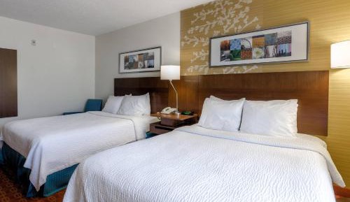 Queen Room with Two Queen Beds and Roll-In Shower - Mobility Access
