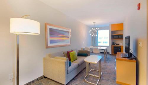 One-Bedroom King Suite with Sofa Bed - Hearing Accessible