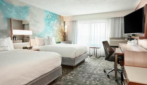 Queen Room with Two Queen Beds - Hearing Accessible