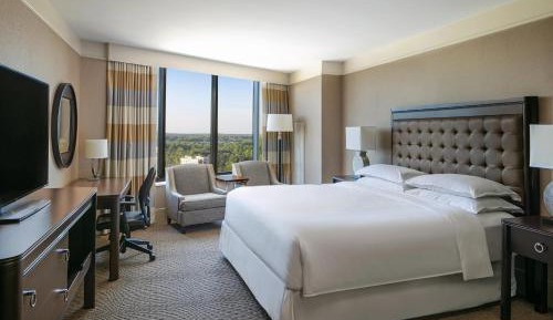 Club level, Guest room, 1 King, Tower II Bldg
