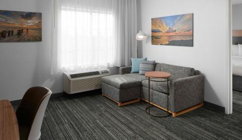 One-Bedroom Queen Suite with Sofa Bed - Hearing Accessible