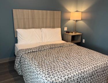 QUEEN SUITE WITH SOFA