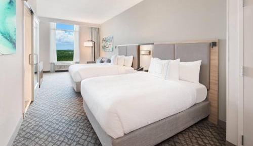 Queen Suite with Two Queen Beds and Sofa Bed - Hearing Accessible