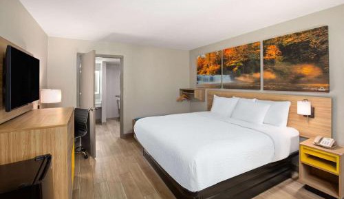 King Room with Mobility Access and Bathtub with Grab Bars, Non-Smoking