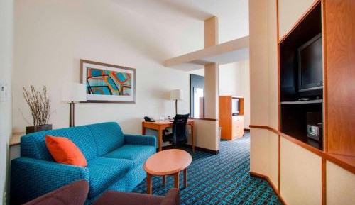 King Suite with Bathtub and Sofa Bed - Mobility Access