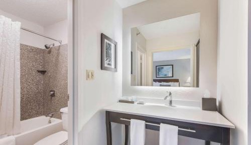 King Suite with Hot Tub - Non-Smoking