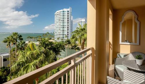 One-Bedroom Suite with Bay View and Balcony