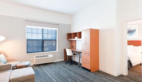 1 Bedroom Suite, 1 Queen, Sofa bed