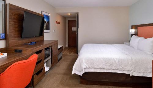 King Room with King Bed - Non-Smoking