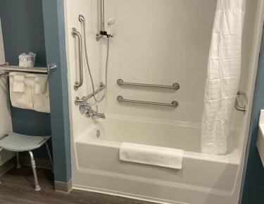 QUEEN SUITE WITH SOFA ACCESSIBLE
