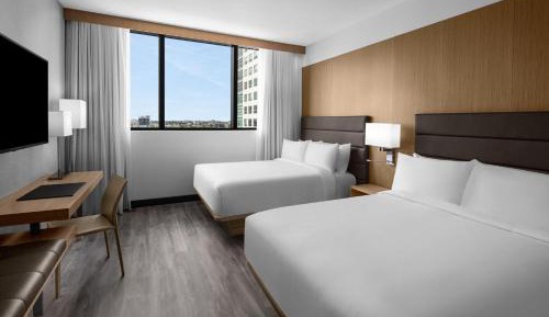 Guest room, Skyline view, High floor