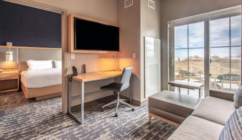 One Bedroom Suite, Beachfront, One King Bed, Sofa Bed with Balcony