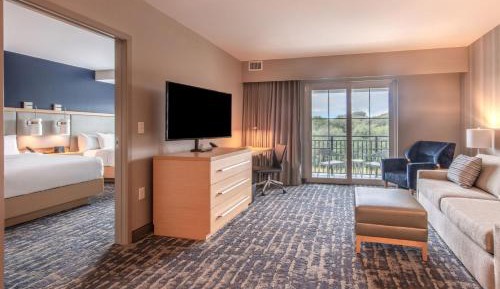 One Bedroom Suite, Island View, Two Queen Beds, Sofa Bed with Balcony