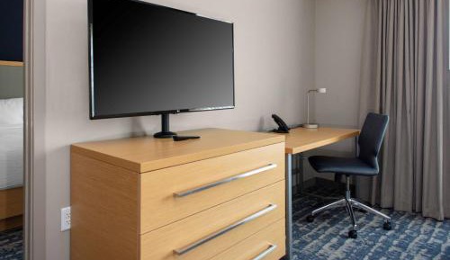 One Bedroom Suite, Partial Oceanview, Two Queen Beds, Sofa Bed with Balcony