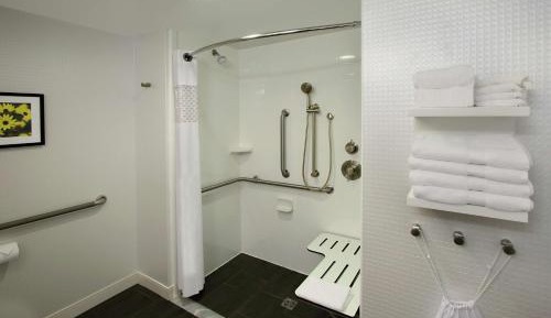 Queen Room with Two Queen Beds and Roll-In Shower - Mobility and Hearing Access/Non-Smoking