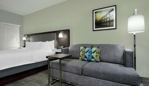 King Studio Suite with Whirlpool - Non-Smoking