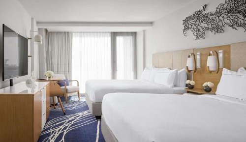 Queen Room with Two Queen Beds, Balcony and Water View - Exterior Hall