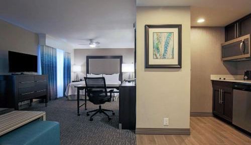 King Studio Suite with Shower - Non-Smoking